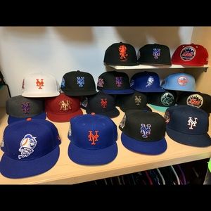 FITTEDS & SNAPBACKS